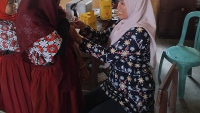 Puskesmas Jayapura Tempuh Perjalanan 2,5 Jam Demi Imunisasi Anak Sekolah