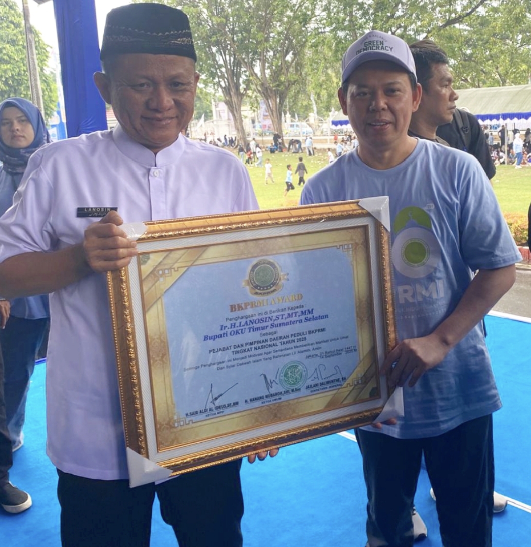 Bupati OKU Timur Terima Penghargaan BKPRMI Award 2025 Tingkat Nasional