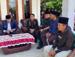 ‎Kunjungi Keluarga Pelajar Korban Kebakaran, Kadisdikbud OKUT Salurkan Donasi