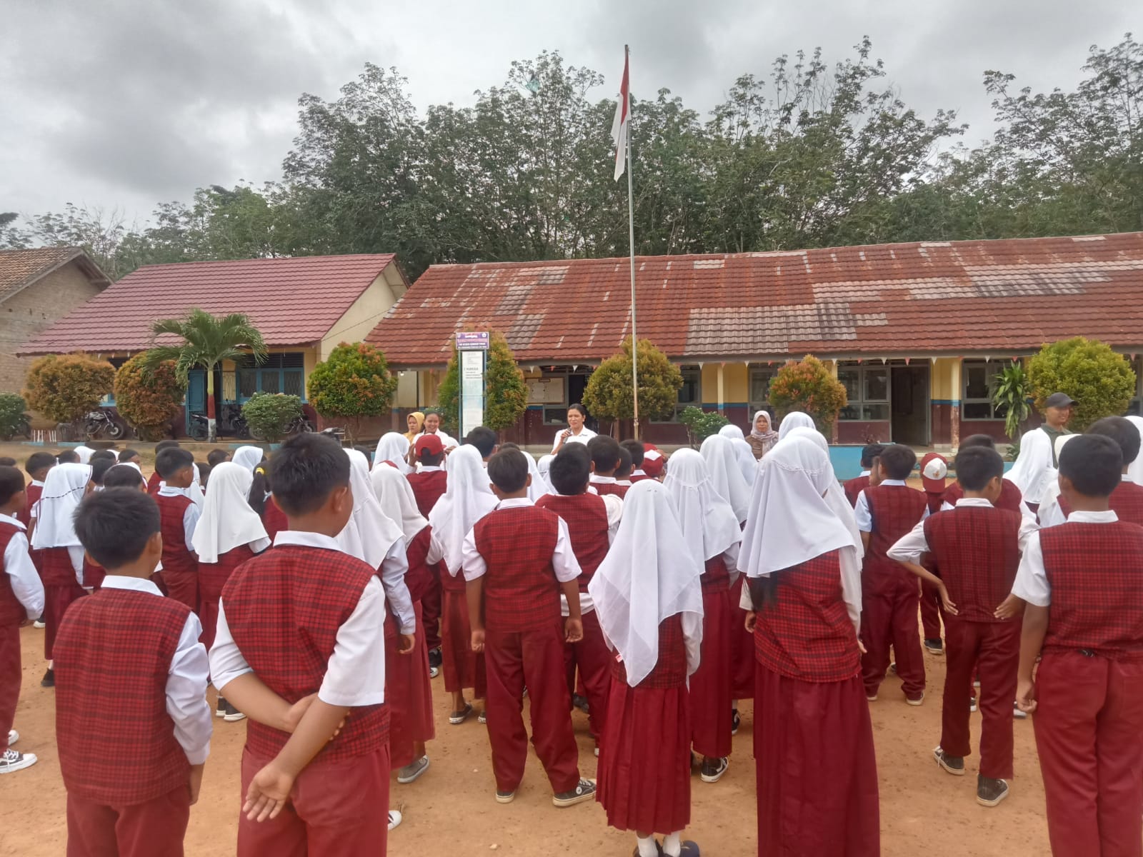 Puskesmas Burnai Mulya Gelar Pemberian Obat Pencegahan Massal Kecacingan untuk Anak