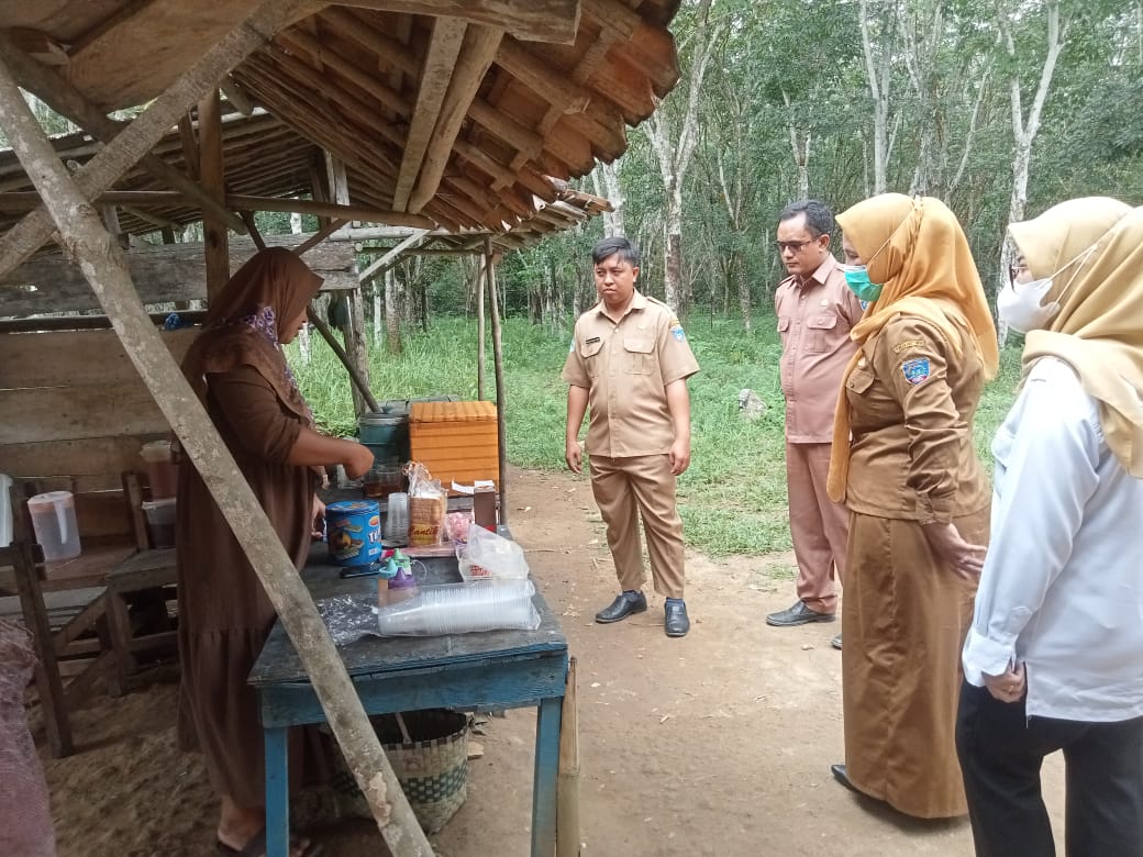 Puskesmas Burnai Mulya Lakukan Inspeksi Kesehatan Lingkungan di Kantin Sekolah