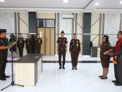 ‎Kajari OKU Lantik Kasi PAPBB Baru, Tekankan Profesional, Tertib, dan Akuntabel